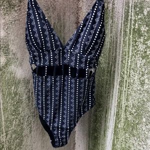 Cupshe Black White Aztec Graphic Design Monotini👙